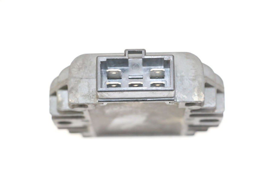 photo de REGULADOR DE CARGA PIAGGIO VESPA GRANTURISMO 200 (2004 - 2005) - Outro ângulo de visão