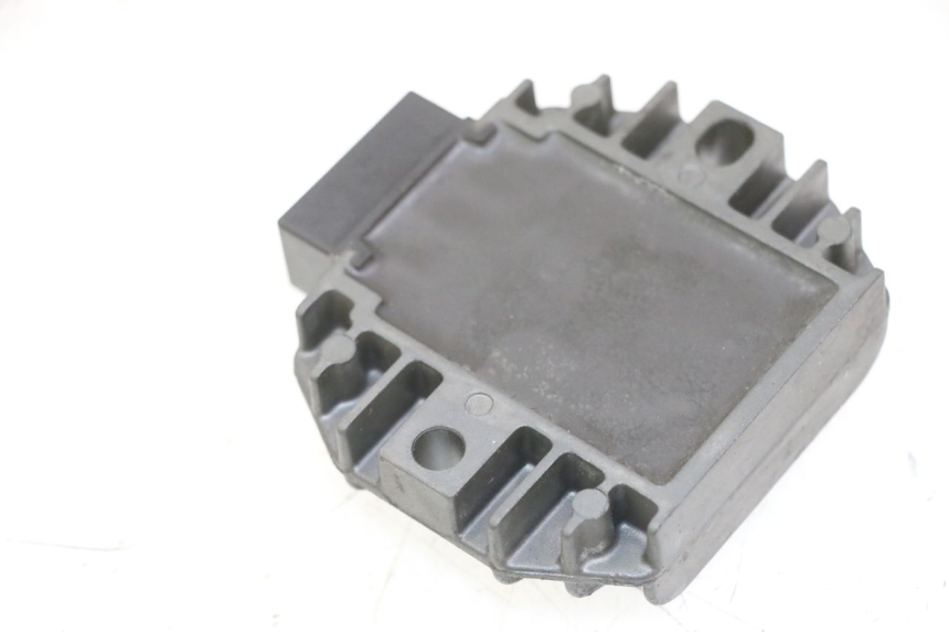 photo de REGULADOR DE CARGA PIAGGIO VESPA LX 150 (2005 - 2013) - Detalhe da peça