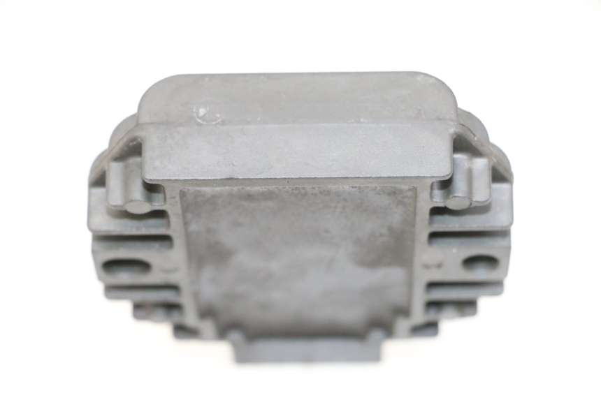 photo de REGULADOR DE CARGA PIAGGIO VESPA LX 150 (2005 - 2013) - Outro ângulo de visão