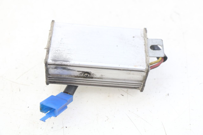 photo de REGULADOR DE CARGA RED ELECTRIC RED E PRO 1 (2017 - 2019) - Outro ângulo de visão