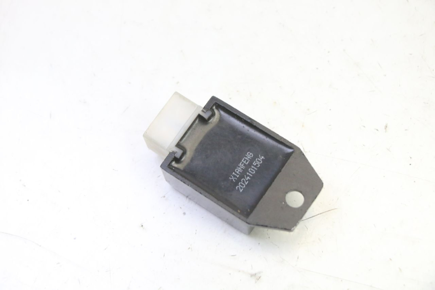 photo de REGULADOR DE CARGA APOLLO RFZ 125 - Outro ângulo de visão