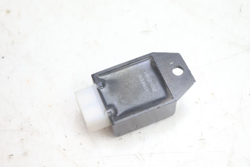 photo de REGULADOR DE CARGA APOLLO RFZ 150 - Outro ângulo de visão