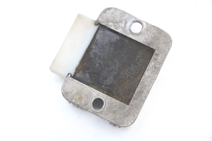 photo de REGULADOR DE CARGA TNT MOTOR ROMA 10' 4T 50 (2007 - 2018) - Outro ângulo de visão