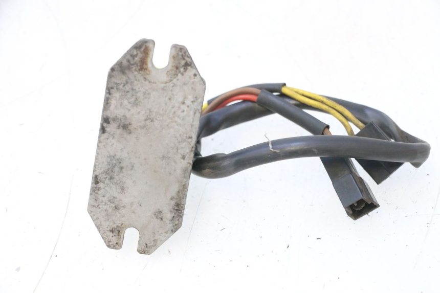 photo de REGULADOR DE CARGA MZ RT 125 (2000 - 2008) - Pontos de fixação