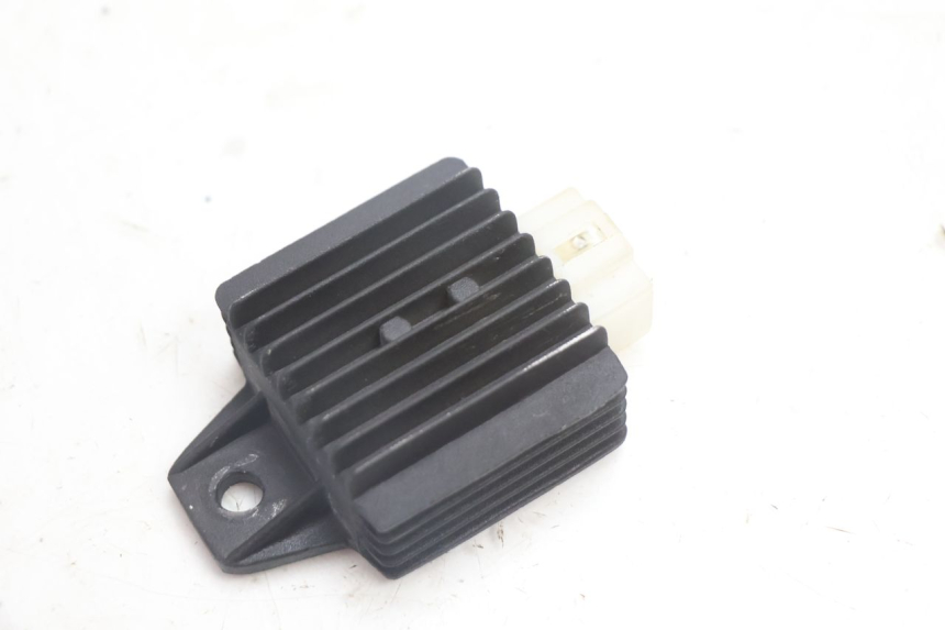 photo de REGULADOR DE CARGA KEEWAY RY6 2T 50 (2011 - 2019) - Detalhe da peça