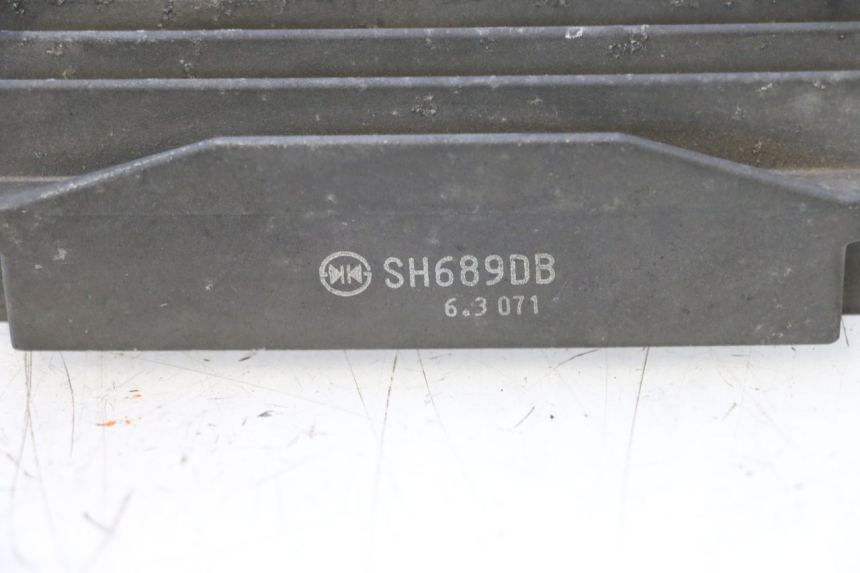 photo de REGULADOR DE CARGA PEUGEOT SATELIS COMPRESSOR K15 125 (2006 - 2009) - Estado da superfície