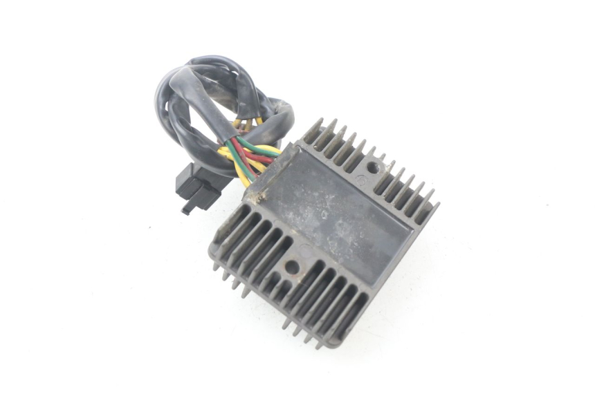 photo de REGULADOR DE CARGA PEUGEOT SATELIS 125 (2010 - 2012) - Zoom do estado de desgaste