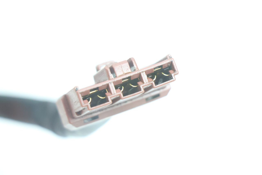 photo de REGULADOR DE CARGA PEUGEOT SATELIS 125 (2006 - 2009) - Pontos de fixação