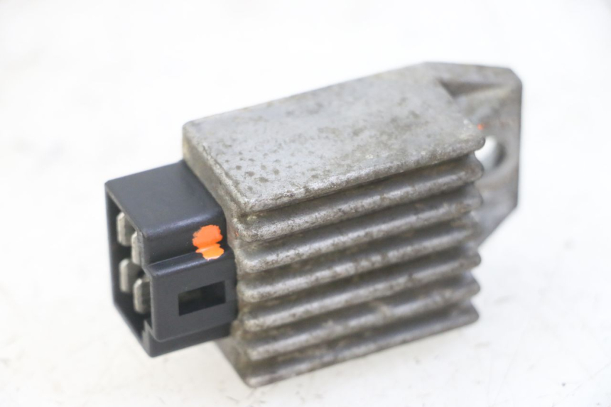 photo de REGULADOR DE CARGA PEUGEOT SPEEDFIGHT 2 LC 50 (2000 - 2009) - Detalhe da peça