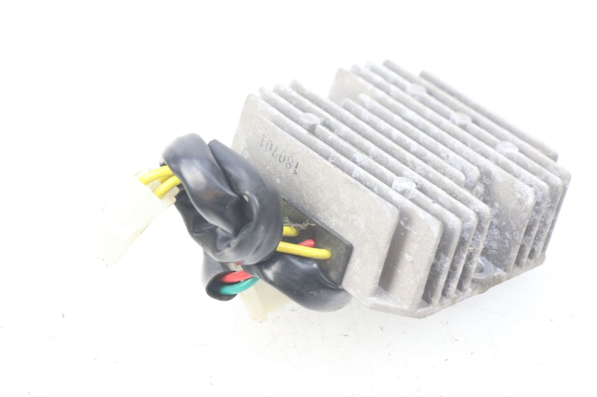 photo de REGULADOR DE CARGA KYMCO SUPER 8 4T 50 (2018 - 2020) - Outro ângulo de visão