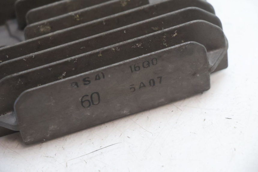 photo de REGULADOR DE CARGA SUZUKI SV S 650 (2003 - 2009) - Zoom do estado de desgaste