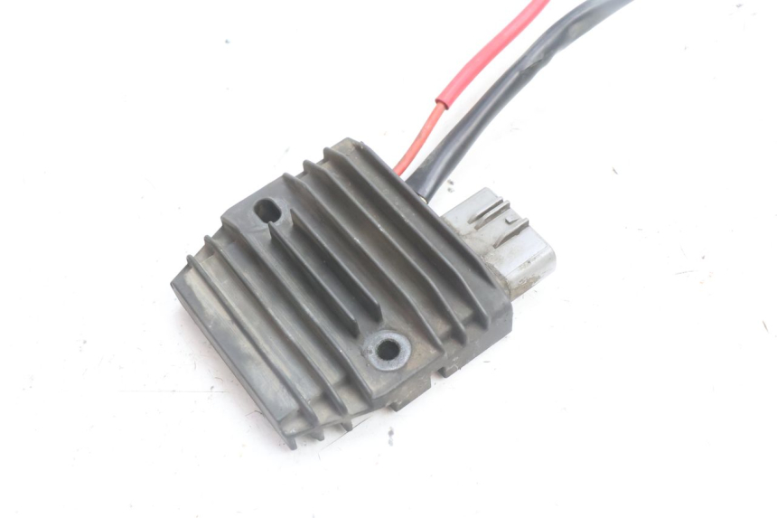 photo de REGULADOR DE CARGA YAMAHA TDM ABS 900 (2002 - 2014) - Outro ângulo de visão
