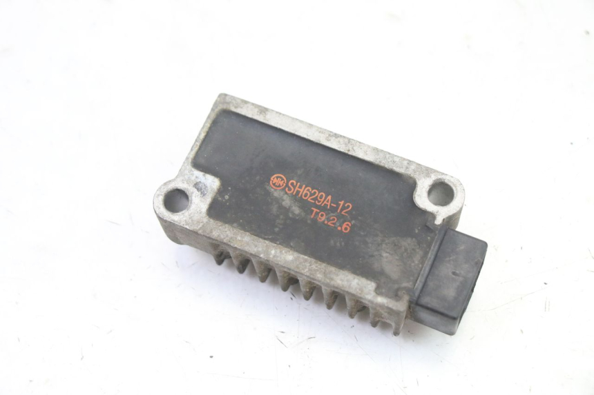 photo de REGULADOR DE CARGA YAMAHA TDR DELTABOX 125 (1997 - 2003) - Zoom do estado de desgaste
