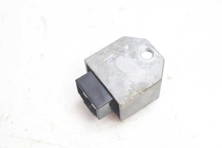 photo de REGULADOR DE CARGA PEUGEOT TKR TREKKER FURIOUS 50 (2005 - 2014) - Outro ângulo de visão