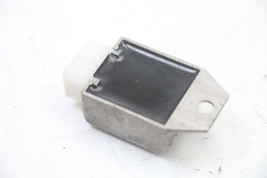 photo de REGULADOR DE CARGA TNT MOTOR ROMA 10' 2T 50 (2011 - 2018) - Outro ângulo de visão