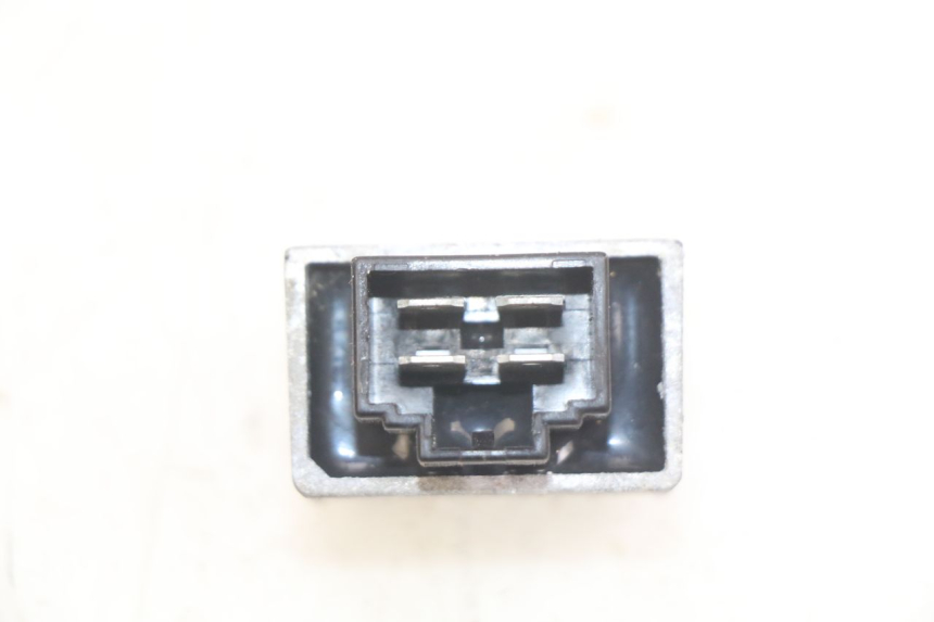 photo de REGULADOR DE CARGA PEUGEOT TREKKER 50 (1998 - 2004) - Zoom do estado de desgaste