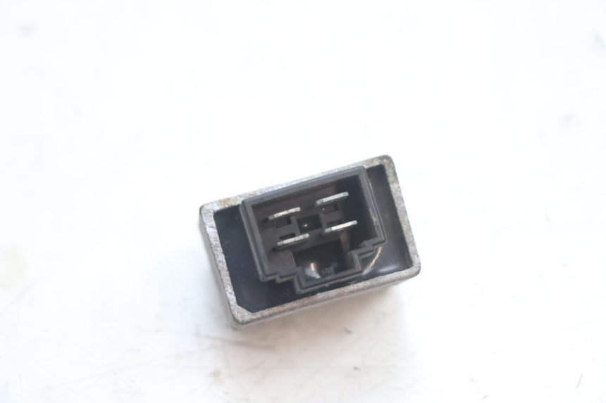 photo de REGULADOR DE CARGA PEUGEOT TREKKER 50 (1995 - 2004) - Outro ângulo de visão