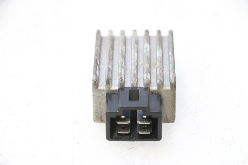 photo de REGULADOR DE CARGA PEUGEOT TREKKER 50 (1995 - 2004) - Outro ângulo de visão
