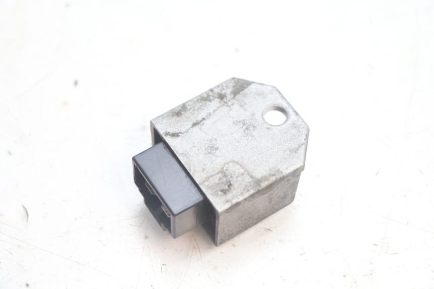 photo de REGULADOR DE CARGA PEUGEOT TREKKER 50 (1995 - 2004) - Outro ângulo de visão