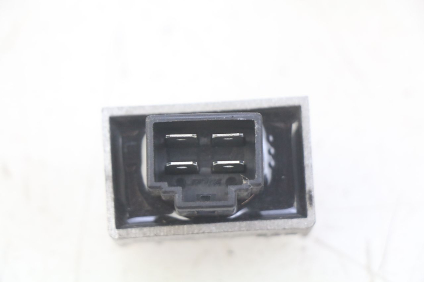 photo de REGULADOR DE CARGA PEUGEOT TWEET 4T 50 (2010 - 2014) - Zoom do estado de desgaste
