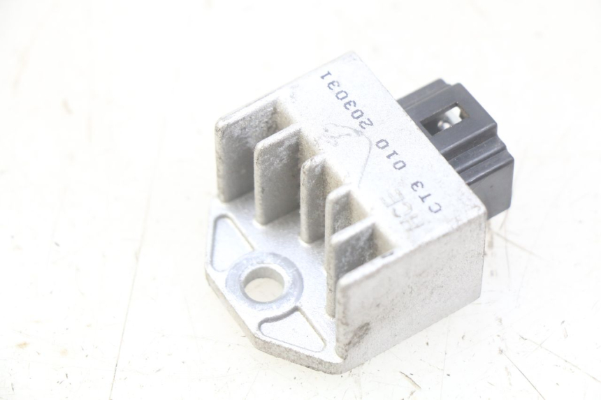 photo de REGULADOR DE CARGA PEUGEOT TWEET 4T 50 (2010 - 2014) - Outro ângulo de visão