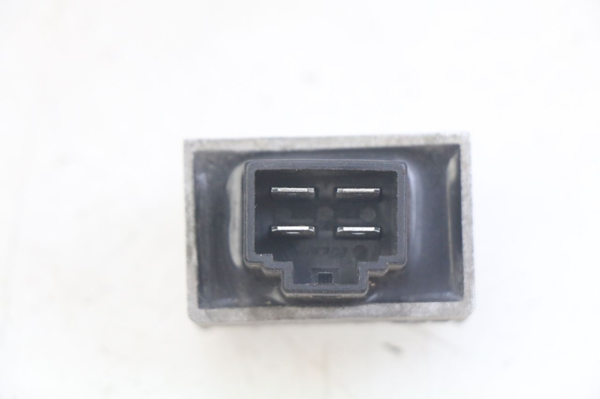photo de REGULADOR DE CARGA PEUGEOT TWEET 4T 50 (2010 - 2014) - Zoom do estado de desgaste