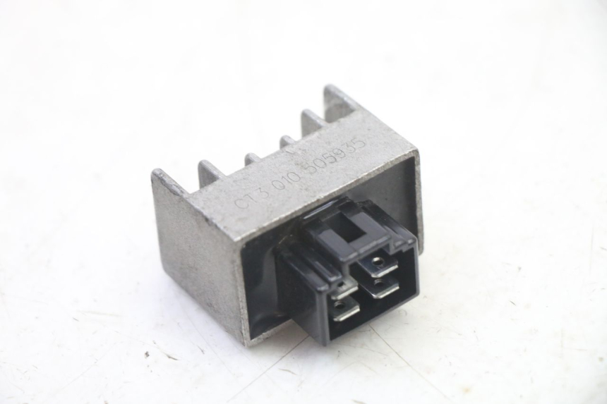 photo de REGULADOR DE CARGA PEUGEOT TWEET 4T 50 (2014 - 2019) - Detalhe da peça