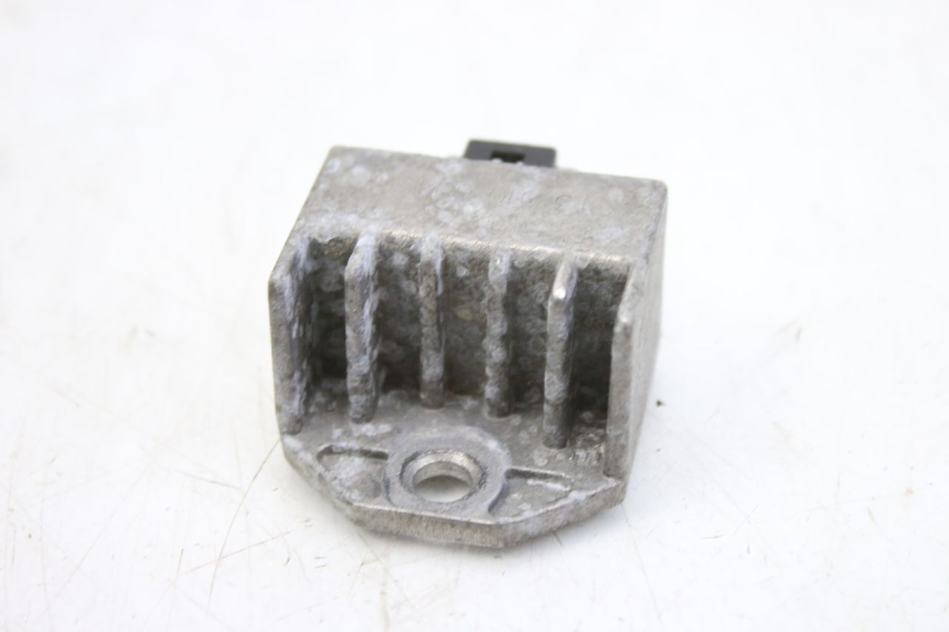 photo de REGULADOR DE CARGA PEUGEOT TWEET 125 (2010 - 2017) - Pontos de fixação