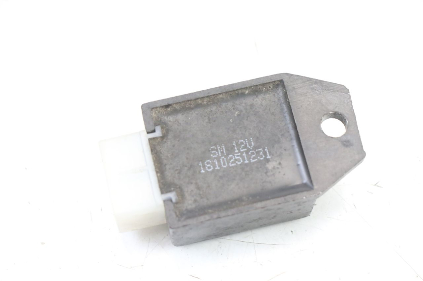 photo de REGULADOR DE CARGA UNIVERSAL BIKE ZN50QT-11B 50 (2018 - 2021) - Outro ângulo de visão