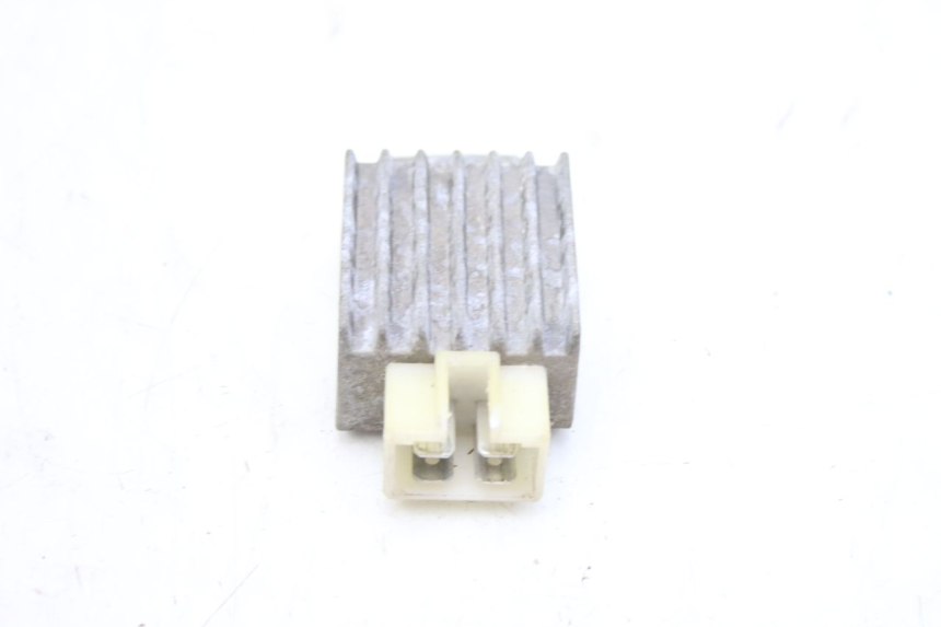 photo de REGULADOR DE CARGA PEUGEOT V-CLIC VCLIC 50 (2007 - 2013) - Zoom do estado de desgaste