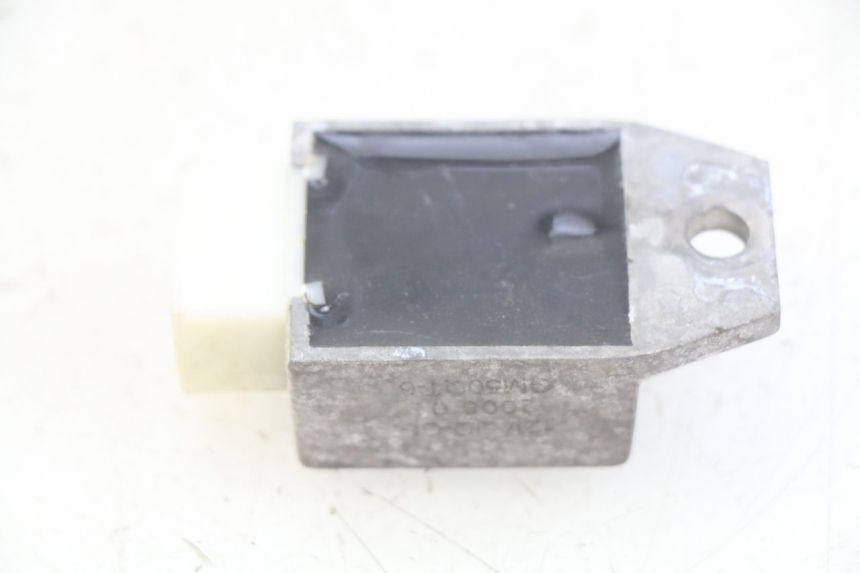 photo de REGULADOR DE CARGA PEUGEOT V-CLIC VCLIC 50 (2007 - 2013) - Zoom do estado de desgaste