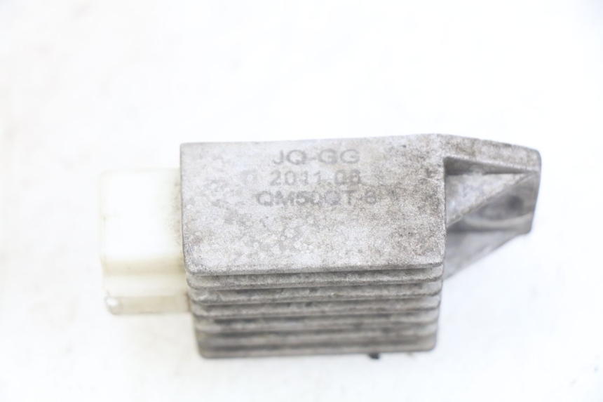 photo de REGULADOR DE CARGA PEUGEOT V-CLIC VCLIC 50 (2007 - 2013) - Detalhe da peça