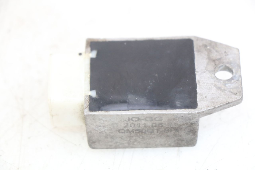 photo de REGULADOR DE CARGA PEUGEOT V-CLIC VCLIC 50 (2007 - 2013) - Zoom do estado de desgaste