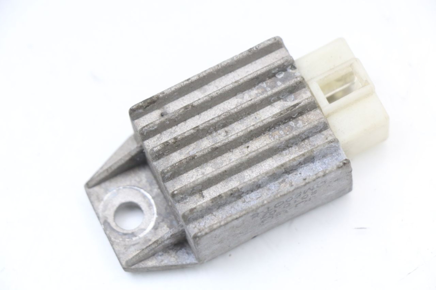photo de REGULADOR DE CARGA PEUGEOT V-CLIC VCLIC 50 (2007 - 2013) - Zoom do estado de desgaste
