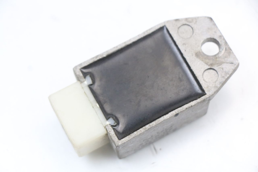 photo de REGULADOR DE CARGA PEUGEOT V-CLIC VCLIC 50 (2007 - 2013) - Outro ângulo de visão