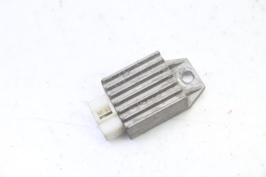 photo de REGULADOR DE CARGA PEUGEOT V-CLIC VCLIC 50 (2007 - 2013) - Detalhe da peça