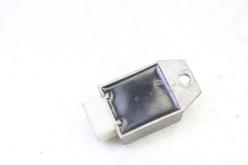 photo de REGULADOR DE CARGA PEUGEOT V-CLIC VCLIC 50 (2007 - 2013) - Zoom do estado de desgaste