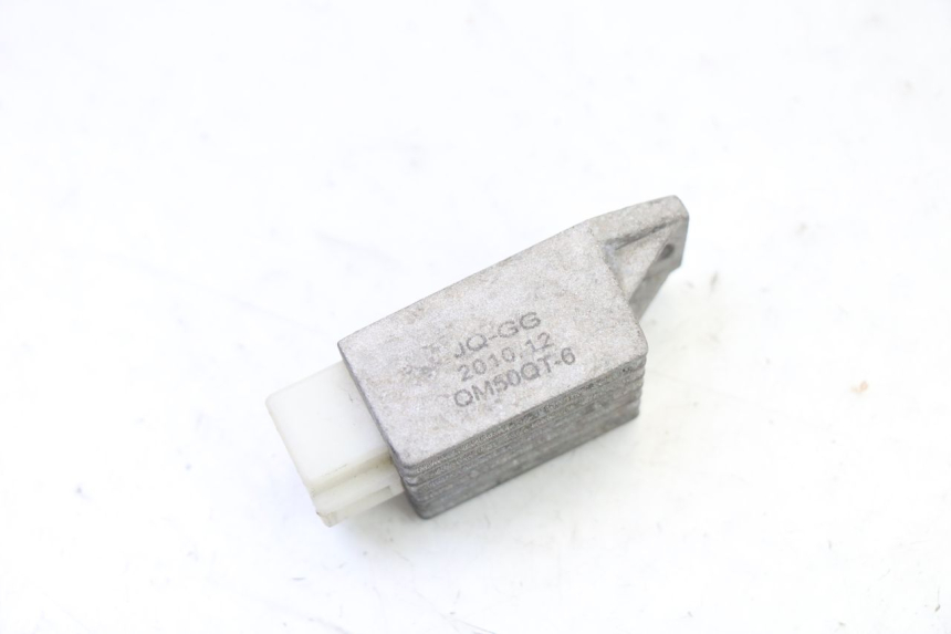 photo de REGULADOR DE CARGA PEUGEOT V-CLIC VCLIC 50 (2007 - 2013) - Ampliação técnica