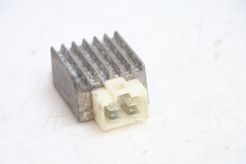 photo de REGULADOR DE CARGA PEUGEOT V-CLIC VCLIC 50 (2007 - 2013) - Zoom do estado de desgaste