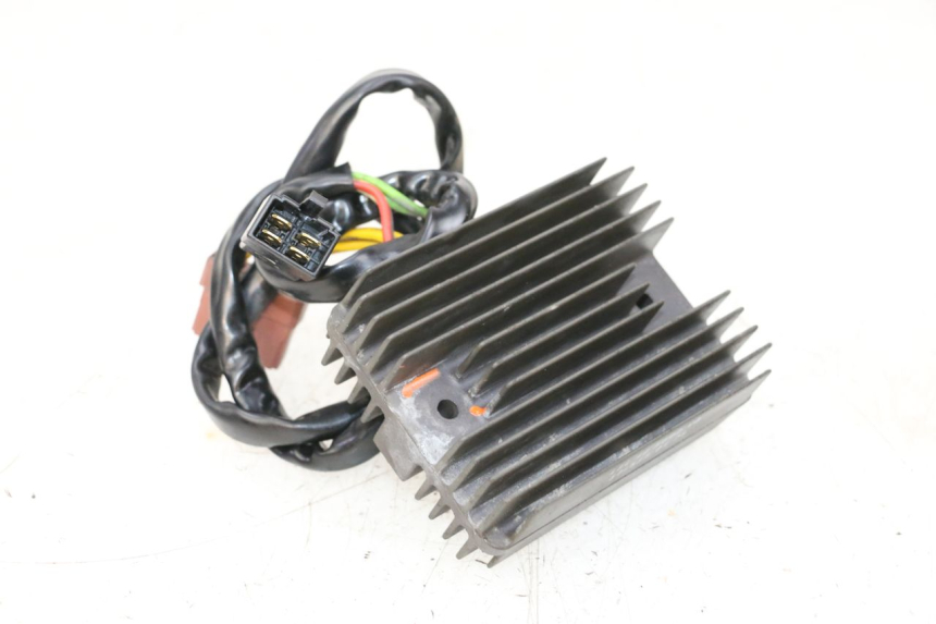 photo de REGULADOR DE CARGA PIAGGIO VESPA GTS SUPER IE 125 (2009 - 2016) - Pontos de fixação
