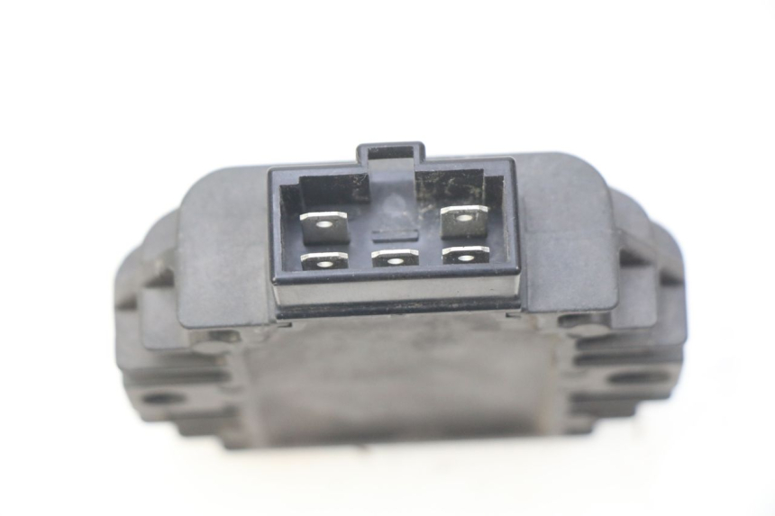 photo de REGULADOR DE CARGA PIAGGIO VESPA LX 125 (2005 - 2010) - Zoom do estado de desgaste