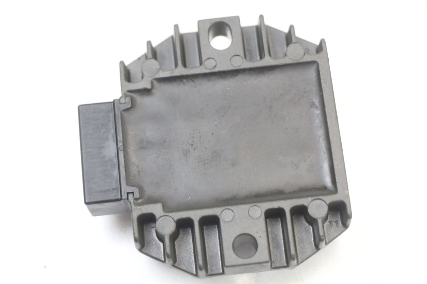 photo de REGULADOR DE CARGA PIAGGIO VESPA LX 125 (2005 - 2010) - Outro ângulo de visão