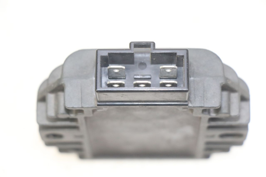 photo de REGULADOR DE CARGA PIAGGIO VESPA LXV 125 (2006 - 2009) - Detalhe da peça
