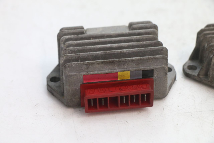 photo de REGULADOR DE CARGA PIAGGIO VESPA PK FL 2T 50 (1990 - 1996) - Detalhe da peça