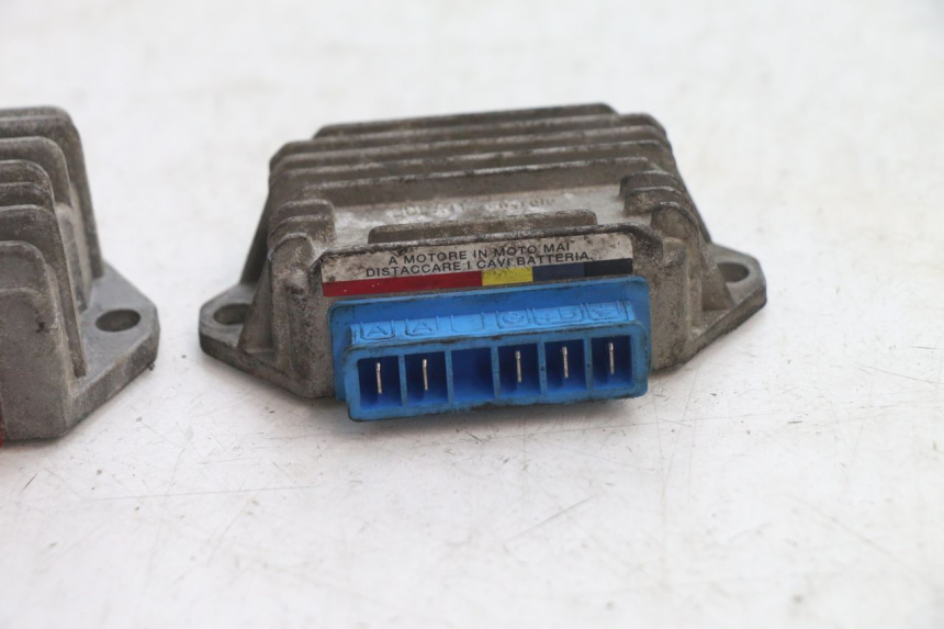 photo de REGULADOR DE CARGA PIAGGIO VESPA PK FL 2T 50 (1990 - 1996) - Zoom do estado de desgaste
