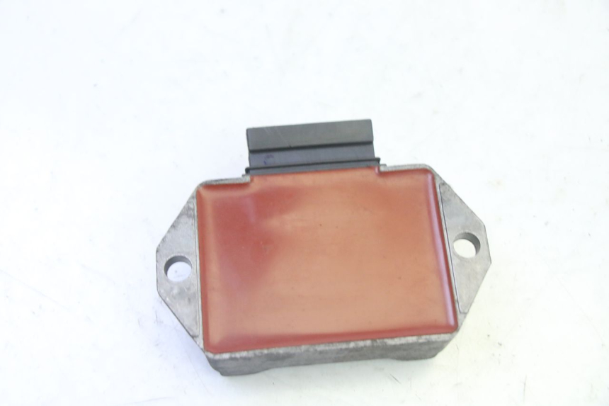 photo de REGULADOR DE CARGA PIAGGIO VESPA S 2T 50 (2007 - 2014) - Outro ângulo de visão