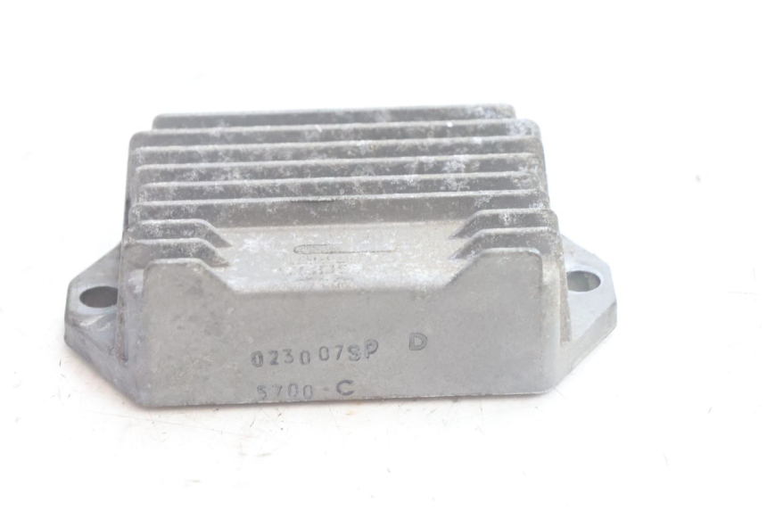 photo de REGULADOR DE CARGA PIAGGIO VESPA S 2T 50 (2007 - 2014) - Ampliação técnica