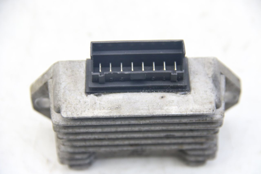 photo de REGULADOR DE CARGA PIAGGIO VESPA SPRINT 2T 50 (2014 - 2018) - Pontos de fixação