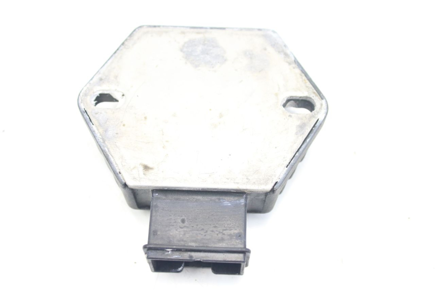 photo de REGULADOR DE CARGA HONDA VFR FI RC46 800 (1998 - 2001) - Outro ângulo de visão