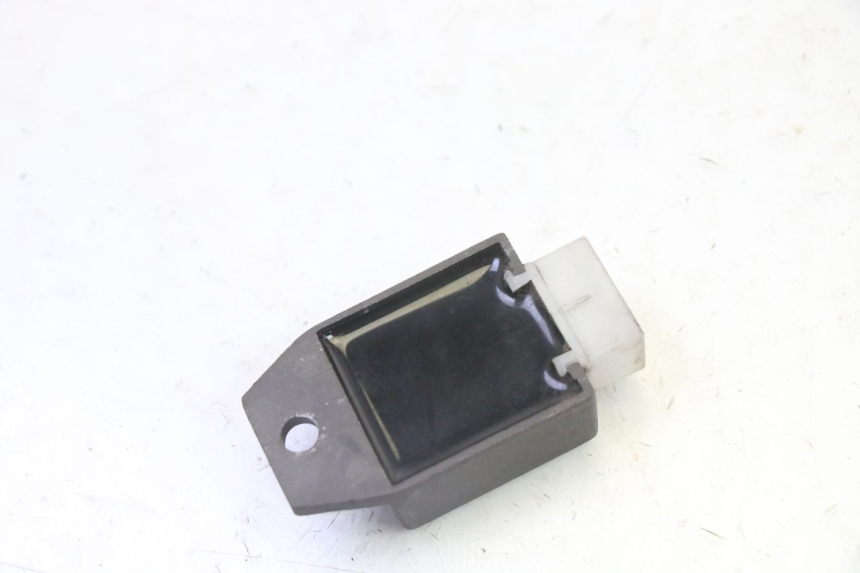 photo de REGULADOR DE CARGA PEUGEOT VIVACITY NEW 2T 50 (2008 - 2017) - Zoom do estado de desgaste